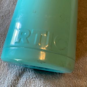 RTIC 64oz bottle teal